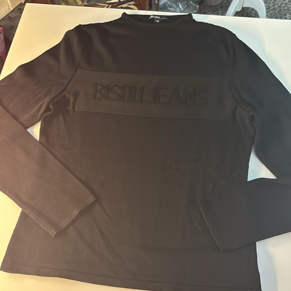 Bisou Jeans black top.